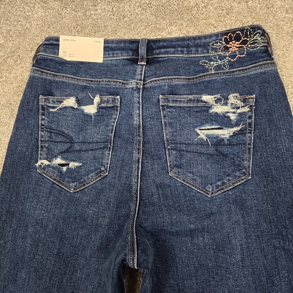 American Eagle Outfitters Denim - American Eagle Strigid Thrashed mom Jean women 10 (30 x 28) Rose embroidered NEW
